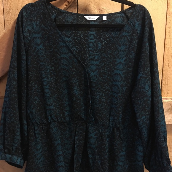 Green and black peplum snakeskin print shirt - Picture 2 of 3